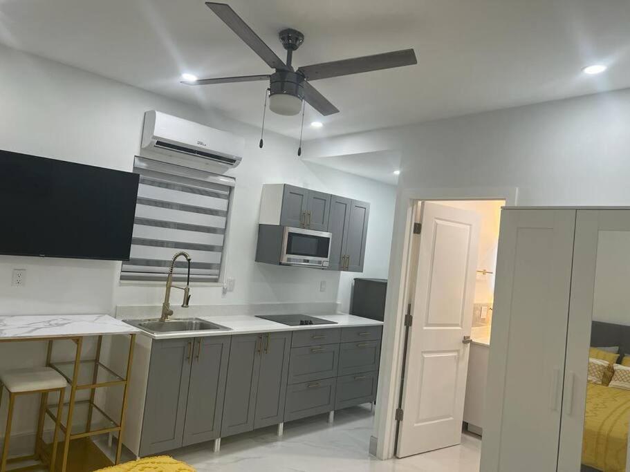 Stunning Deluxe Studio Hialeah Exterior photo