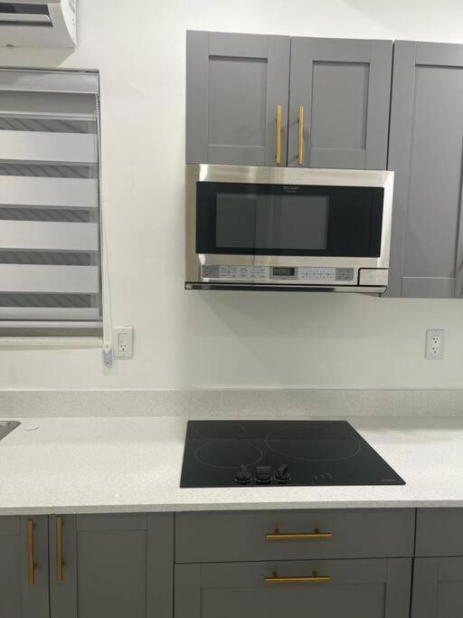 Stunning Deluxe Studio Hialeah Exterior photo